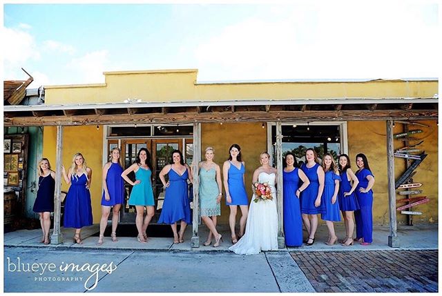 When picking your wedding party, make sure to choose your girls who will have your back, keep you calm, hold your dress, make you laugh, listen to you, remind you what you’re there for, celebrate with you and dance even if no one else is...these are your true friends and squad for life!!!
📸: @blueyeimages
•
•
•
#bridalsquad #teambride #bride #bridesmaids #destinationwedding #luxurywedding #keywest #flkeys #soireekeywest #hireaplanner #weddingplanner #weddingpro #lifeofaweddingplanner